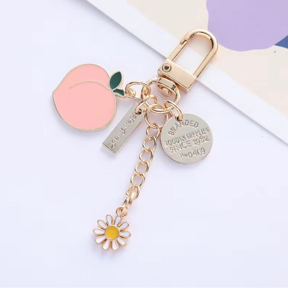 ๐ Peach Bag Charm | Key Chain - Picture 3 of 3